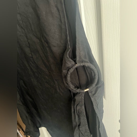 DISSH Linen Top with Rings - Picture 2 of 5